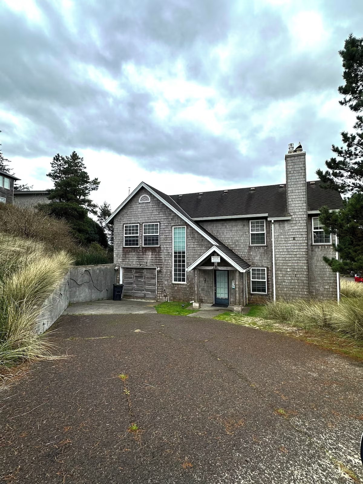 Large Family friendly house. Close to walking trails. Quiet neighborhood